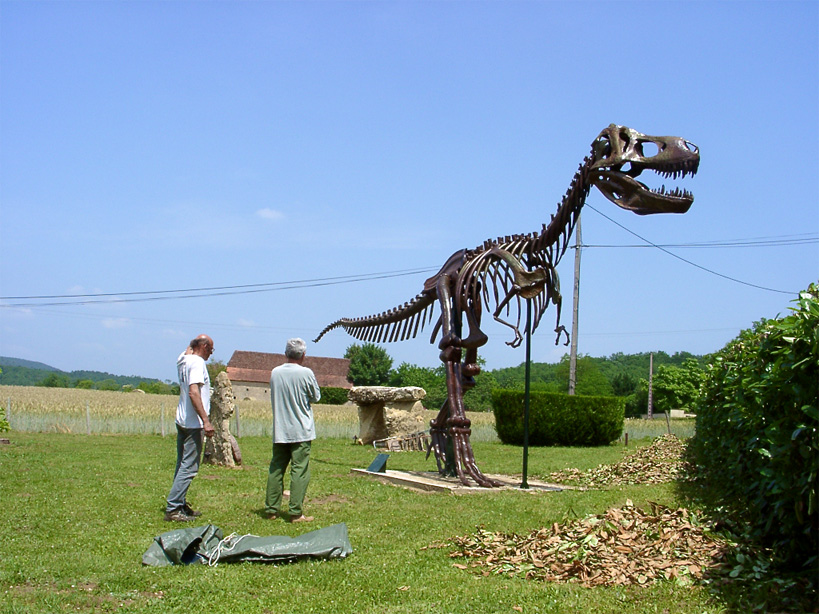 This life size Tyrannosaurus Rex skeleton can be seen in the grounds of the museum at le Moustier in the Dordogne
